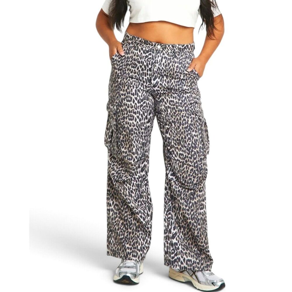 boohoo Washed-Out Leopard Cargo Trouser, EUC! Size US16